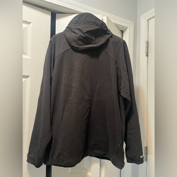 #32- Men’s Oakley Jacket - Picture 3 of 10